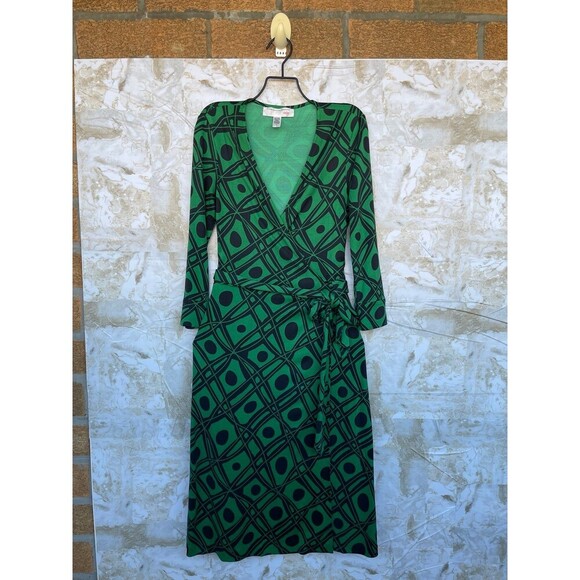 DVF Julian Silk Jersey Wrap Dress – Size 2, Green Geometric Print, 3/4 Sleeves - Picture 4 of 10